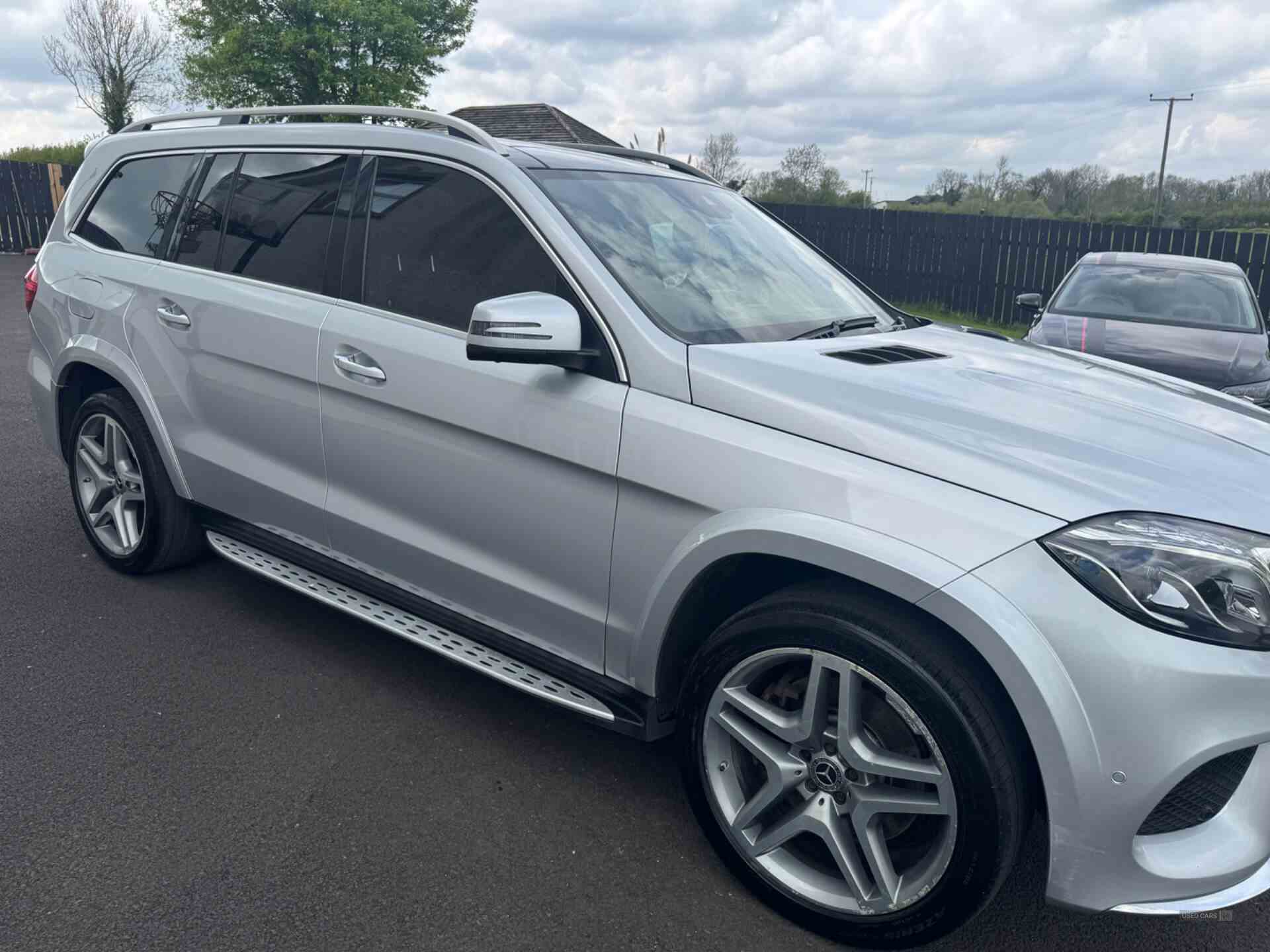 Luxury 7 seater, with electric folding towbar